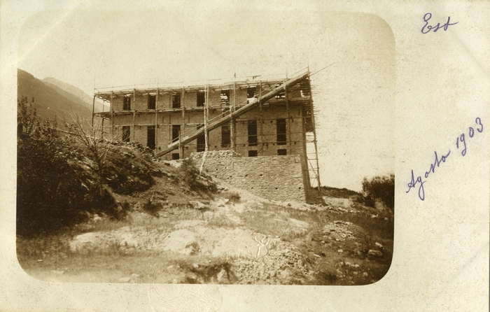 Agosto 1903, vista est del Castello Gamba in costruzione