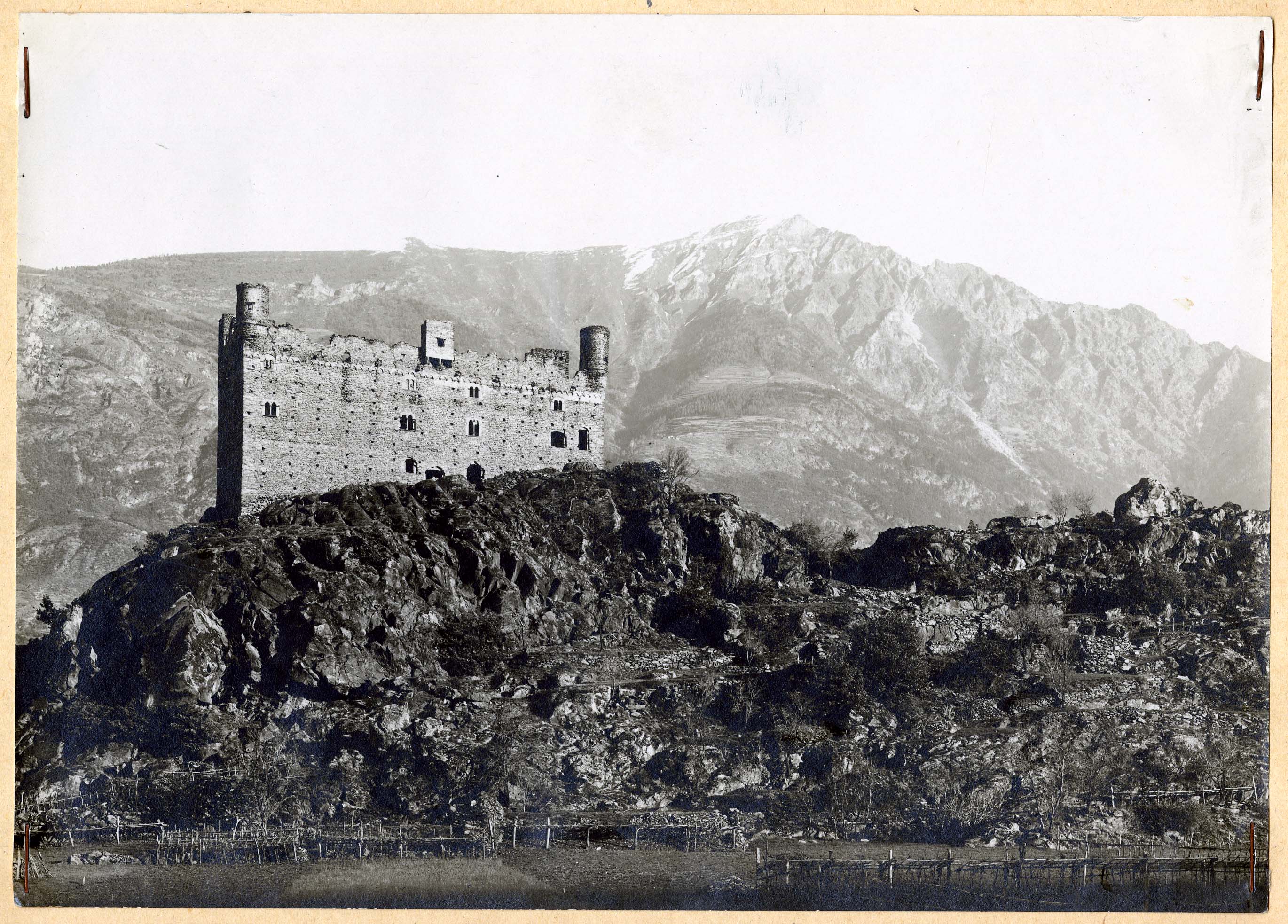 Fotografia d'epoca del castello di Ussel