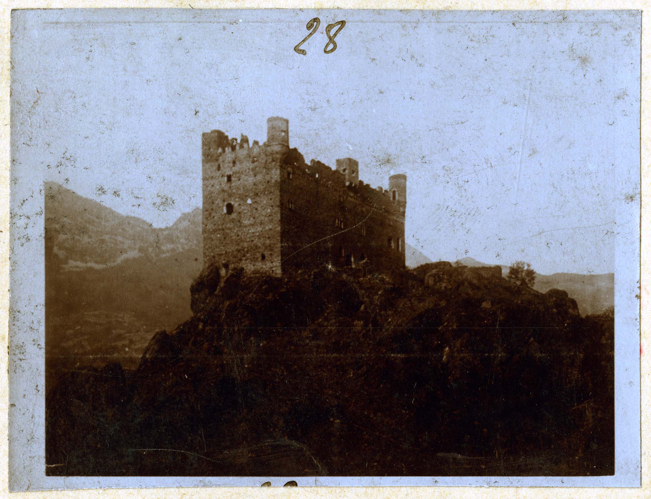 Fotografia d'epoca del Castello di Ussel